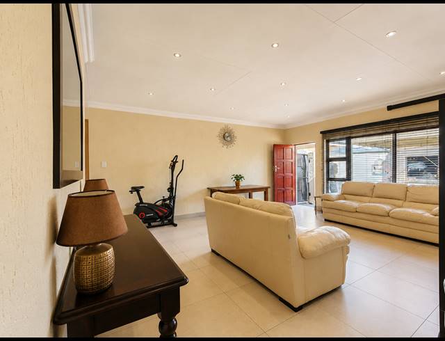 2 BEDROOM TOWNHOUSE FOR SALE IN THREE RIVERS